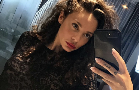 Illustratie voor: Oeh la la! Dit is de nieuwe vriend van Fajah Lourens