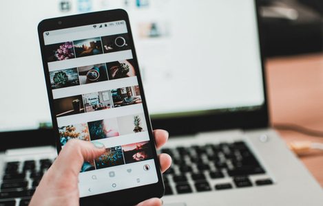 Illustratie voor: Science says: meisjes maken vaker gebruik van social media dan jongens