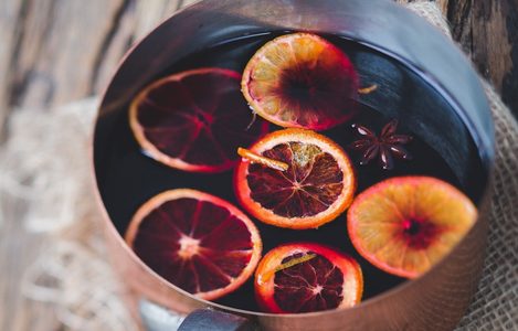 Illustratie voor: Het is weer ontiegelijk koud buiten dus: tijd voor glühwein