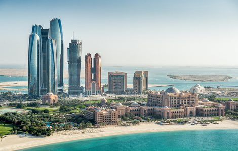 Illustratie voor: Ben jij verpleegster? Voor 5000 euro per maand kun je in Abu Dhabi werken