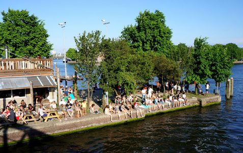 Illustratie voor: Let’s go outside! Dit zijn de leukste terrasjes van Amsterdam