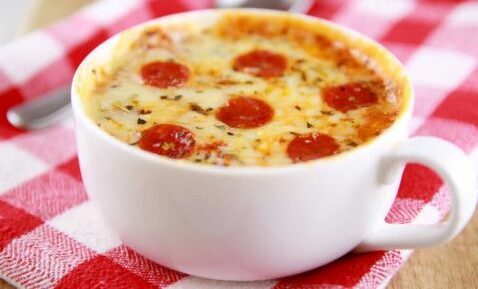 pizza-in-een-mok-3-minuten