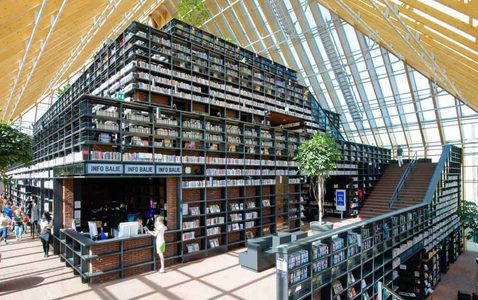 Illustratie voor: De boekenberg in Spijkenisse is een waar paradijs voor de boekenwurm
