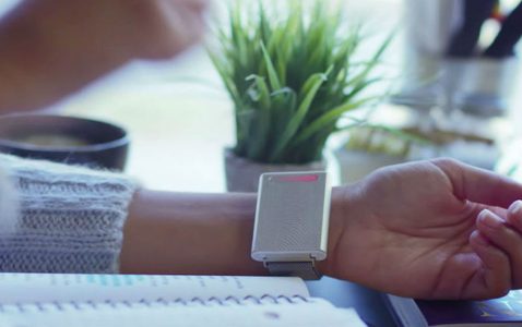Illustratie voor: Musthave voor koukleumen: door deze warmte-armband heb jij het nooit meer koud!