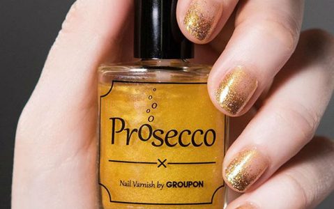 Illustratie voor: Eetbare prosecco voor op je nagels