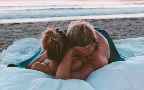 Illustratie voor: Science says: vaker samen dutjes doen is goed voor je relatie