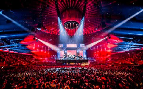 Illustratie voor: De Vliegende Vrienden van Amstel LIVE!: de perfecte afsluiting van de zomer