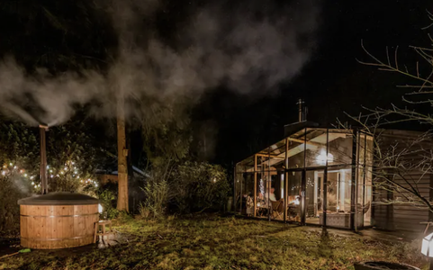 Overnacht in de natuur in deze luxe bungalow met hottub en sauna