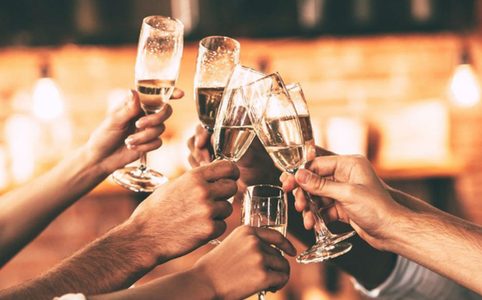 Illustratie voor: Cheers! Aldi introduceert een 3 liter prosecco fles