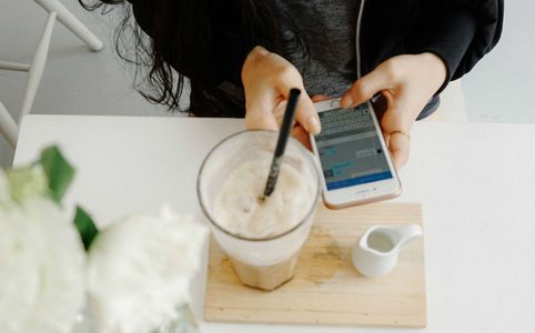 Illustratie voor: Tinder blijft nog steeds de populairste dating app in Nederland