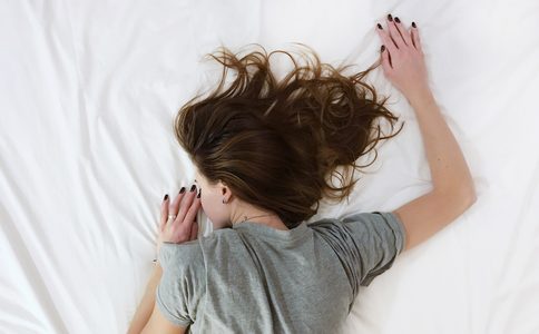Illustratie voor: ‘s Avonds ontstressen en in slaap vallen, zo doe je dat!