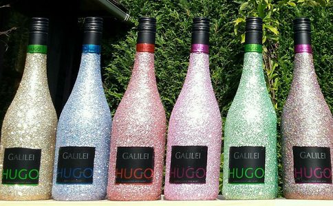 Illustratie voor: Deze glitterwijnen komen als geroepen voor de feestdagen