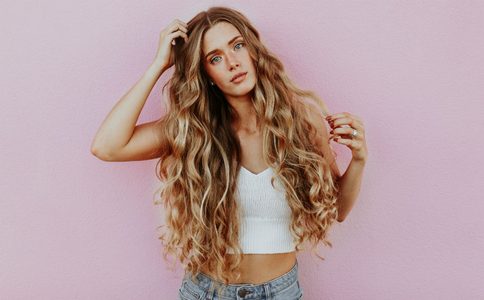 Illustratie voor: Tips voor het (goed) gebruik van droogshampoo