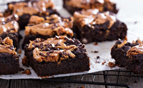 Illustratie voor: Lekker! Peanut butter fudge brownies