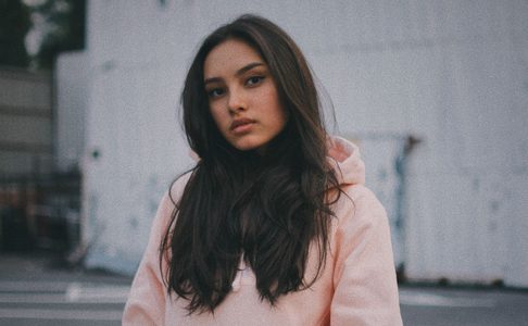 Illustratie voor: Dit is de invloed van luchtvervuiling op jouw huid