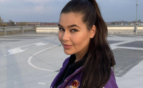 Illustratie voor: Zó zag Diva van De Bachelor er vroeger uit