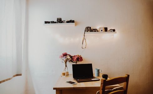 Illustratie voor: De voordelen van thuiswerken: geld besparen (en dit is hoeveel)