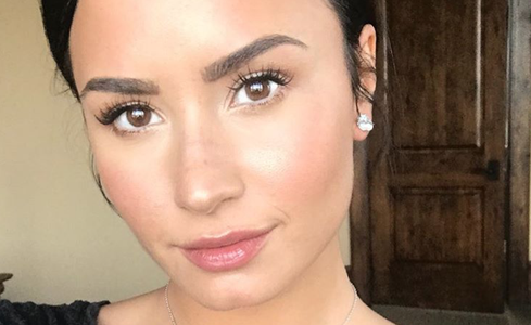 Illustratie voor: Demi Lovato open over gezondheid struggles in nieuwe documentaire