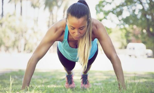 Illustratie voor: Geen sportschool? Met deze workout heb je alleen je lichaamsgewicht nodig