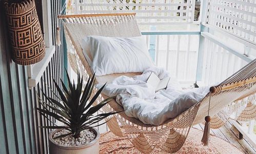 Illustratie voor: Met deze items maak jij jouw balkon zomerklaar