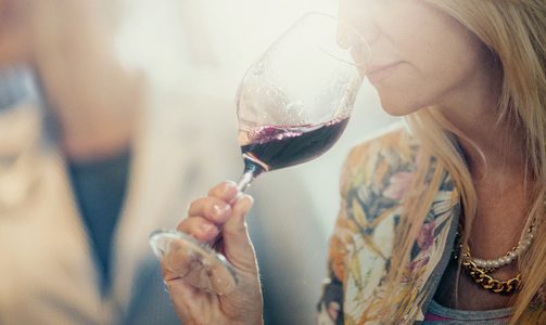 Illustratie voor: De wetenschap: wijn drinken is de ultieme training voor je hersenen