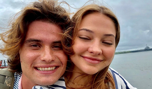 Illustratie voor: Outer Banks’ Chase Stokes en Madelyn Cline zijn uit elkaar