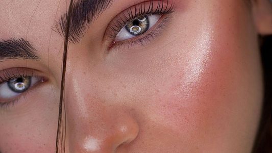 Oplossing voor een glimmende T-zone; blotting papers.