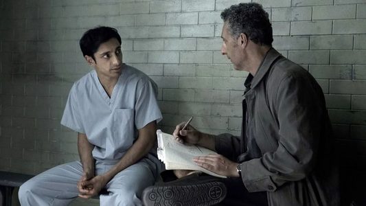 Twee mannen in een gevangenis.