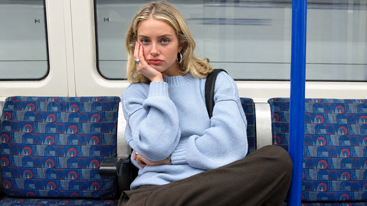 Vrouw in trein.