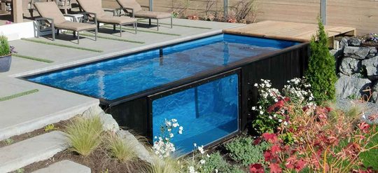Illustratie voor: Lifegoals: dit containerzwembad is dé toevoeging aan je tuin