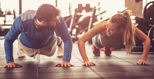 Illustratie voor: In de sportschool heb je de meeste kans op het scoren van een date
