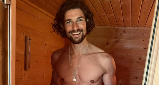 Knappe mannelijke influencers