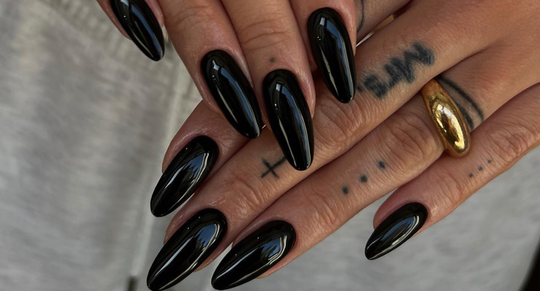 black-nails-theory