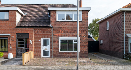 funda-parel-met-zwembad-in-de-tuin
