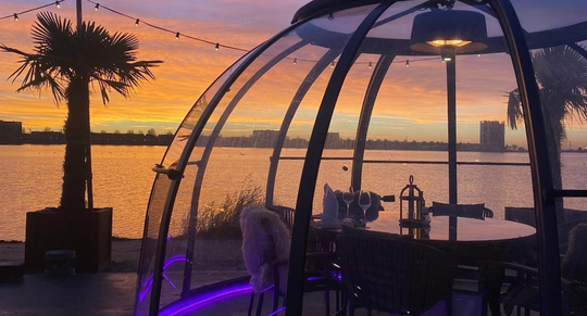 iglo-aan-t-water-date-night