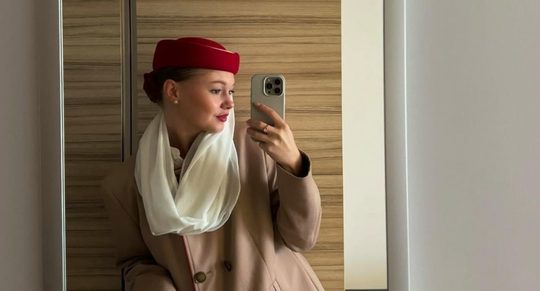 emirates cabin crew
