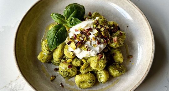 gnocchi recept met courgettepesto en pistache