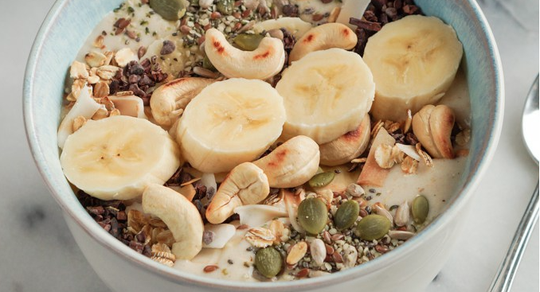 Illustratie voor: Deze overheerlijke bananenbowl wil jij vandaag maken