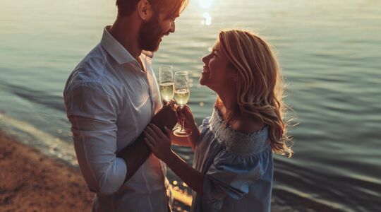 Illustratie voor: Samen oud worden doe je met een glaasje alcohol