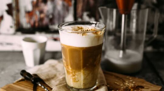 Illustratie voor: Met deze havermout cappuccino start jij je ochtend extra goed