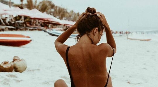 Illustratie voor: Net terug van vakantie? Zo behoud jij zo lang mogelijk je kleurtje