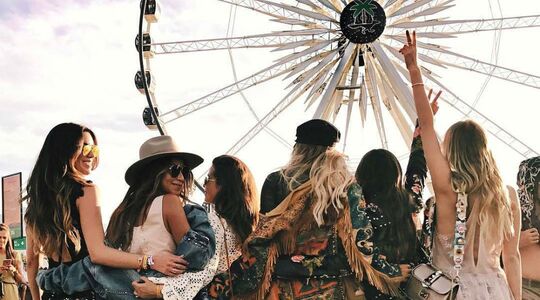 Illustratie voor: De laatste festivals meepikken dit jaar: dit zijn de leukste festivaloutfits