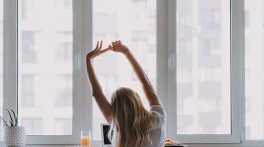 Illustratie voor: Dit doen succesvolle vrouwen de laatste tien minuten van hun werkdag