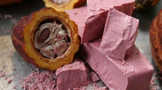 Illustratie voor: Er is nu roze chocolade en dit wil je proeven!