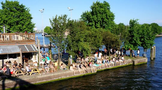 Illustratie voor: Let’s go outside! Dit zijn de leukste terrasjes van Amsterdam