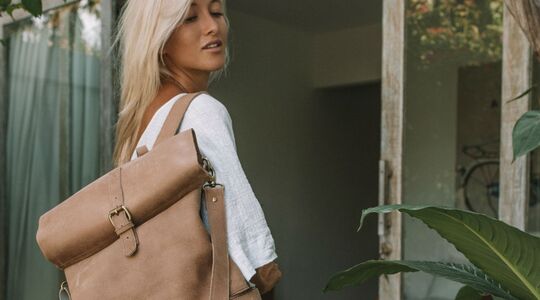 Illustratie voor: Tassenlabel Laauw x Lauren Bullen ontwerpen de ideale reisessentials