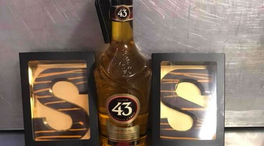 Illustratie voor: Deze gevulde Licor 43 chocoladeletters maken jouw Sinterklaas tot een echt feestje