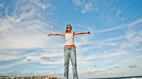Illustratie voor: Girls over the world: Nikki alleen de wereld over
