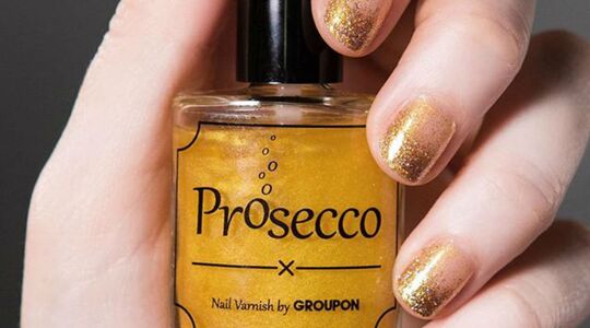 Illustratie voor: Eetbare prosecco voor op je nagels
