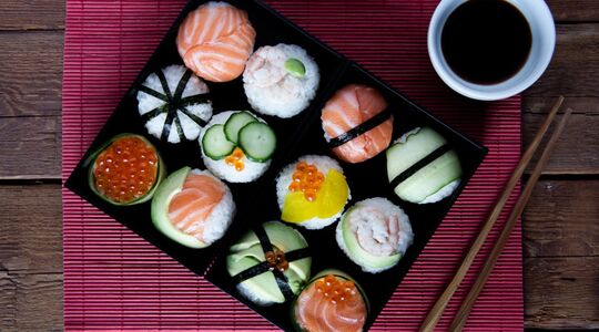 Illustratie voor: Sushi met een twist: heerlijke sushi bonbons
